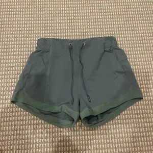 Lululemon shorts Size 6